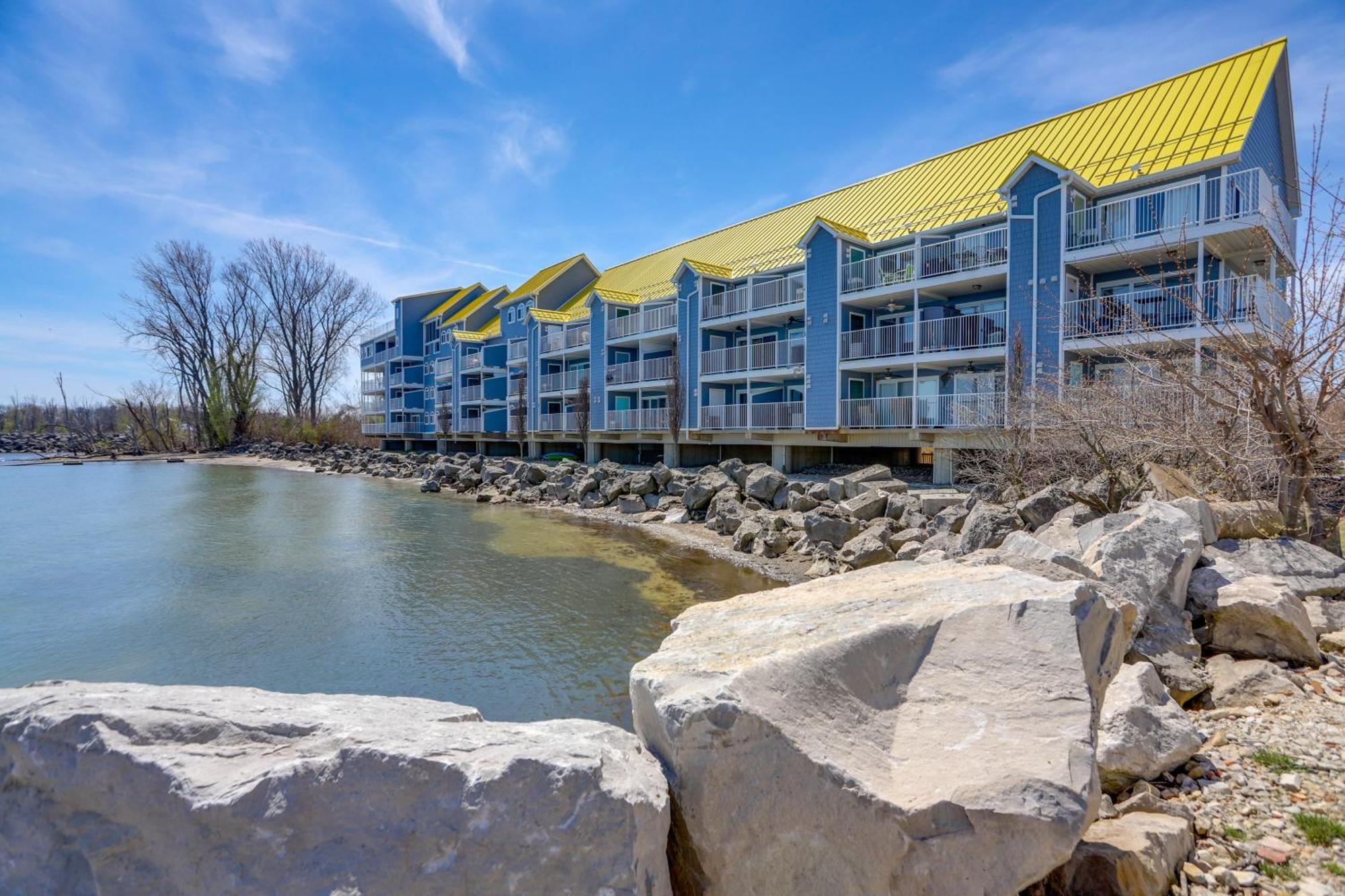 Апартаменти Waterfront Bass Island Retreat With Balcony And Tv Пут-ін-Бей Екстер'єр фото