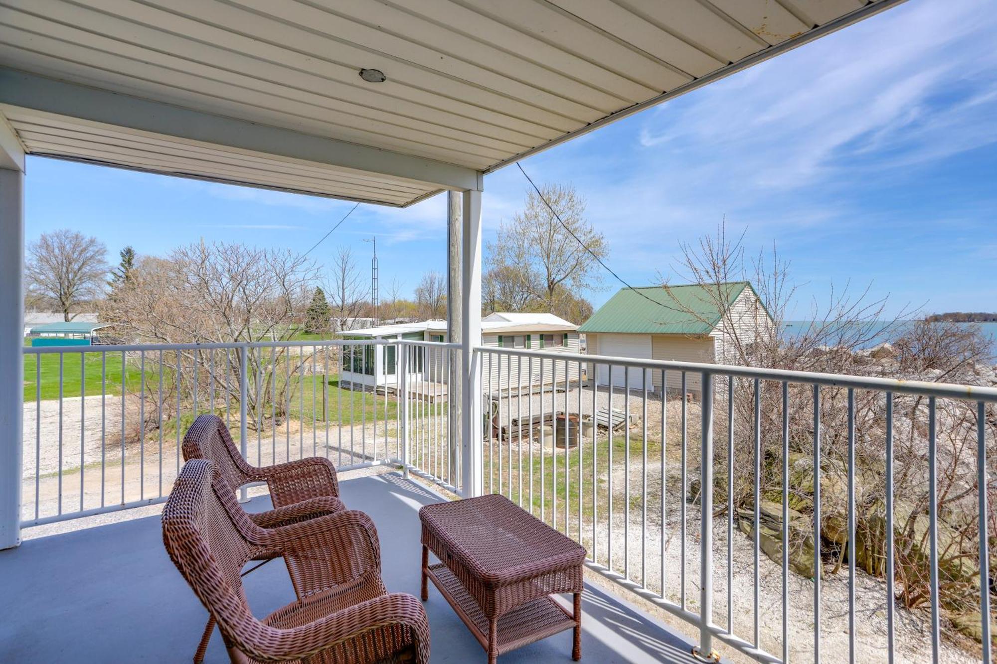 Апартаменти Waterfront Bass Island Retreat With Balcony And Tv Пут-ін-Бей Екстер'єр фото
